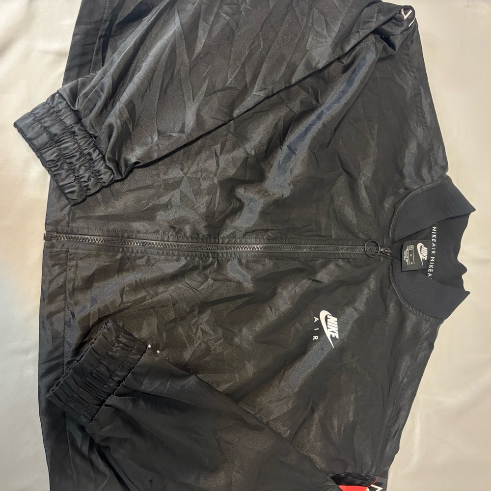 Nike Black Windbreaker Jacket Lightweight Athletic Design